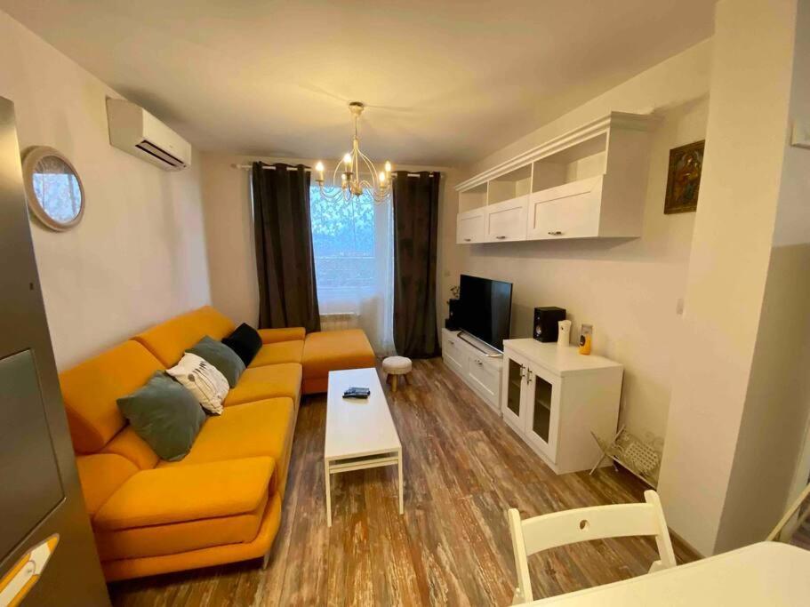 Stylish Magenta Apartment - Terrace & Free Parking Sofia Luaran gambar