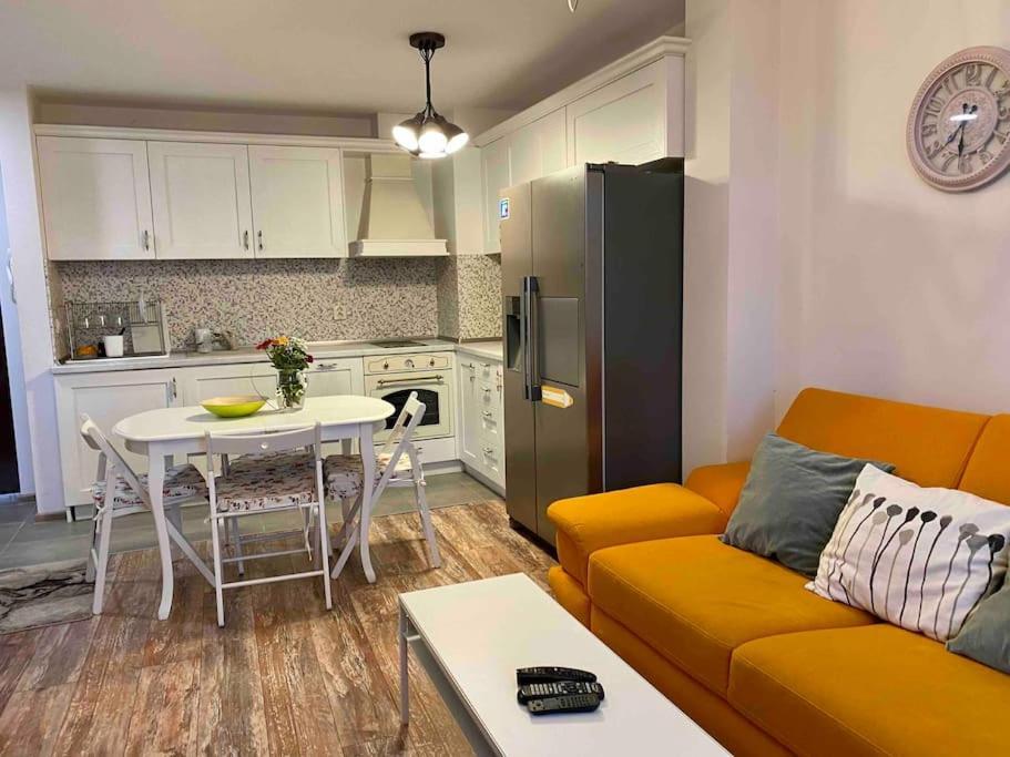Stylish Magenta Apartment - Terrace & Free Parking Sofia Luaran gambar